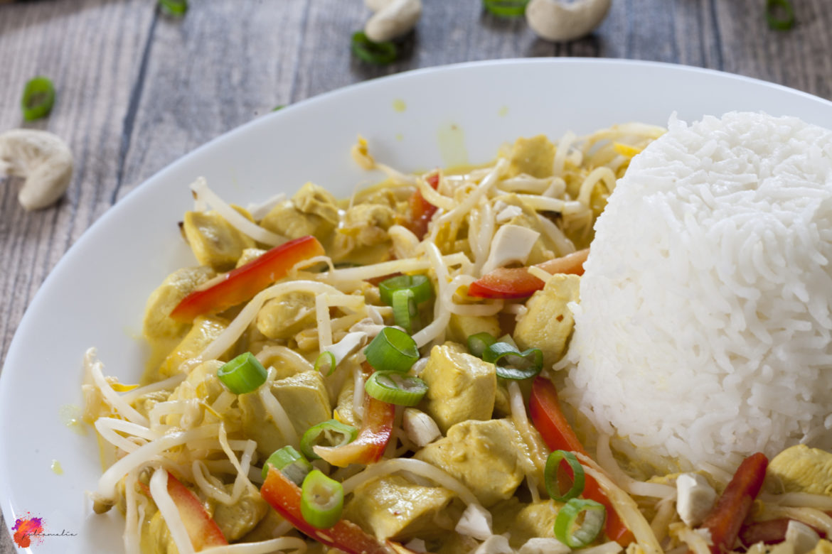 Gelbes Thai Curry mit Hähnchenbrust - einfach und schnell - juliamalia