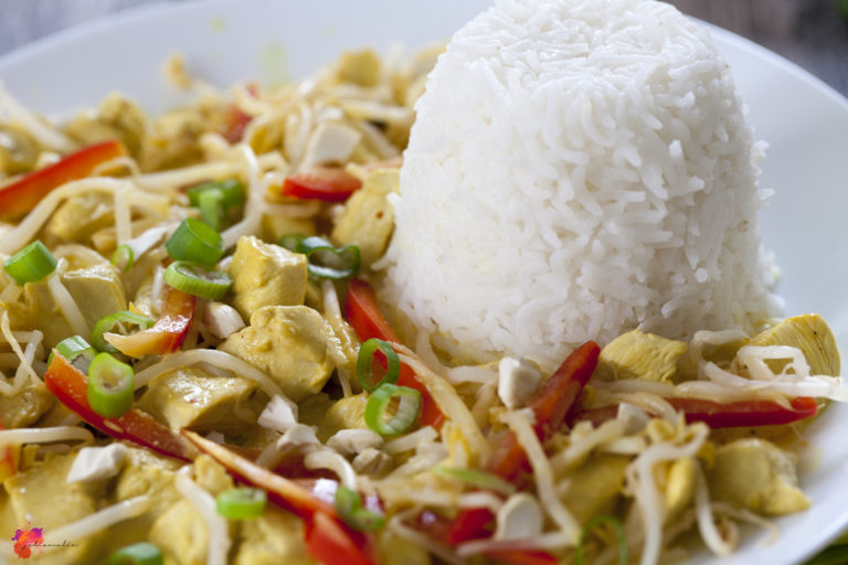 Gelbes Thai Curry mit Hähnchenbrust - einfach und schnell - juliamalia